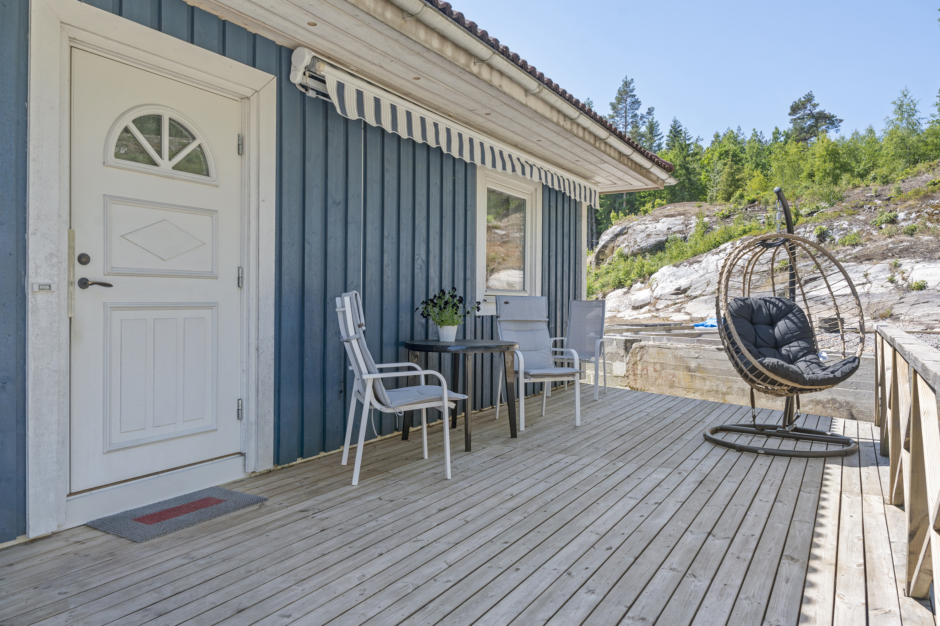 Altan på framsidan för att fånga morgonsolen. 